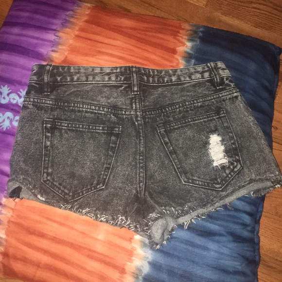 Shorts - Picture 2 of 4